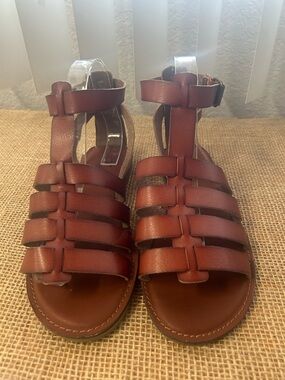 America n Eagle Outfitters (AEO) LEATHER Fisherman Ankle Strap Sandals. Size 9